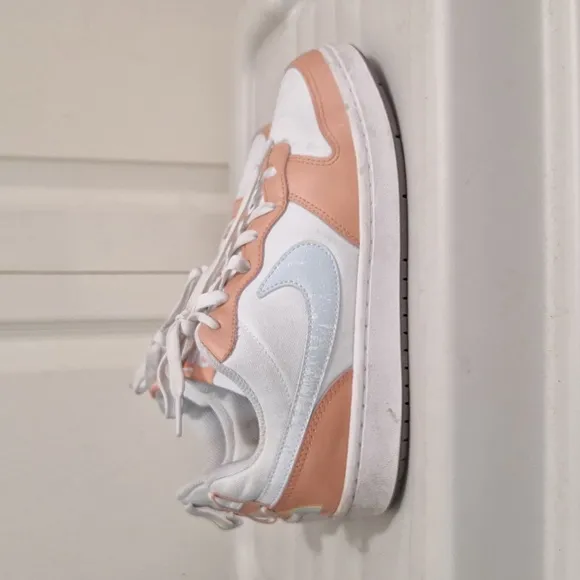 Nike &quot;Court Borough 2&quot; low casual sneakers - 6Y - peach/white canvas/leather