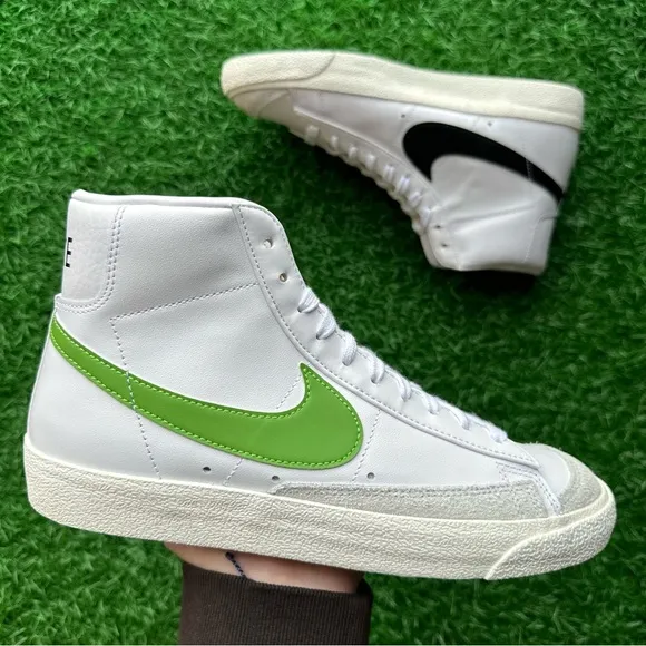 Nike Blazer Mid ‘77 Vintage Chlorophyll - Black