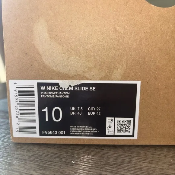 Nike Cream Sandals with Contoured Footbed and Textured Sole