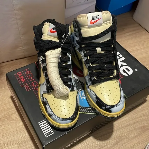 Nike dunk HI High-Top Sneakers in Black and Yellow size 4