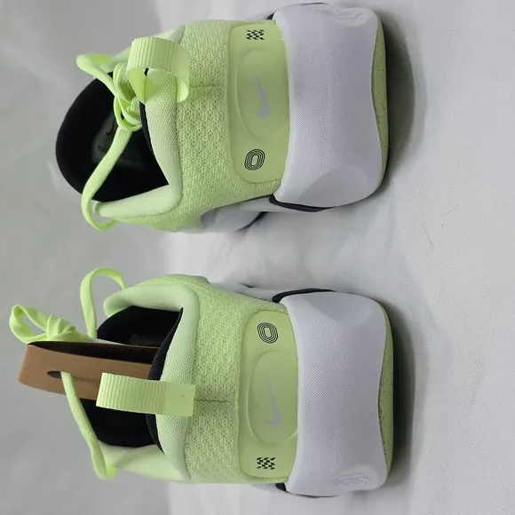 Nike Infinity flow (gs) neon barely volt white black Kids 3Y NEW IN BOX AWESOME