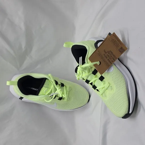 Nike Infinity flow (gs) neon barely volt white black Kids 3Y NEW IN BOX AWESOME