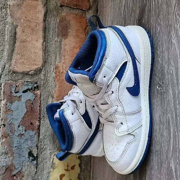 Nike Kids Air Jordan 1 Mid SE LaceUp Mudtop Sneakers White  Blue Sz 10C