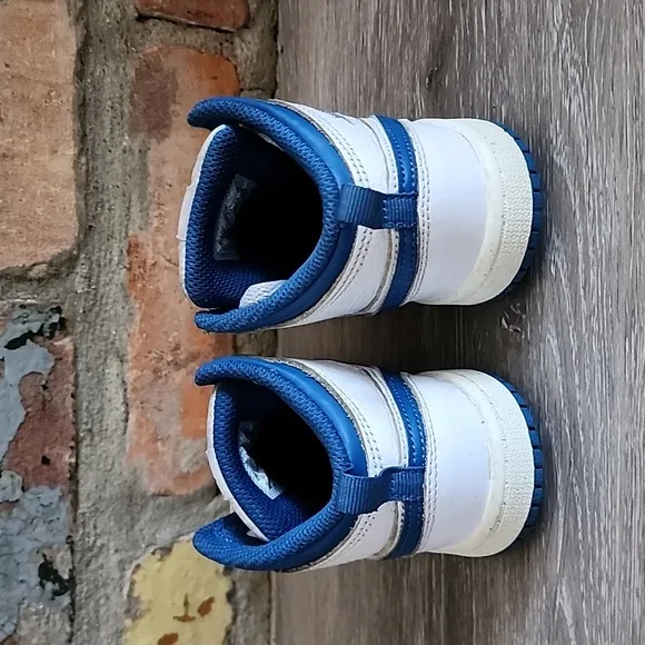 Nike Kids Air Jordan 1 Mid SE LaceUp Mudtop Sneakers White  Blue Sz 10C