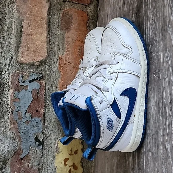 Nike Kids Air Jordan 1 Mid SE LaceUp Mudtop Sneakers White  Blue Sz 10C