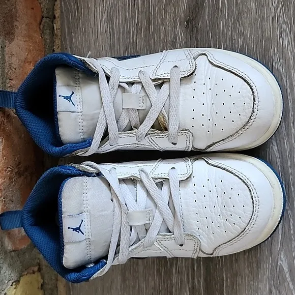 Nike Kids Air Jordan 1 Mid SE LaceUp Mudtop Sneakers White  Blue Sz 10C
