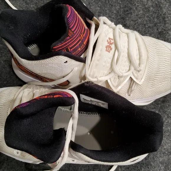 Nike Kyrie 5 &quot; Black History Month &quot; Boys Size 5,5