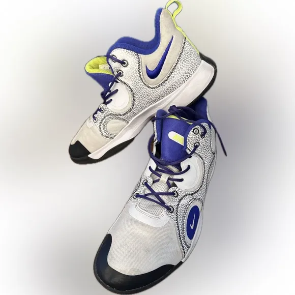 Nike Men’s Fly By Mid 2 Basketball Sneaker Size 12