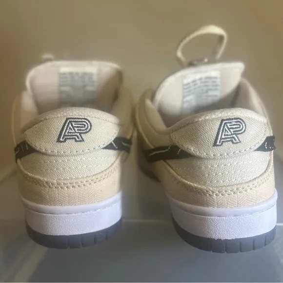 Nike SB Dunk Low sneakers