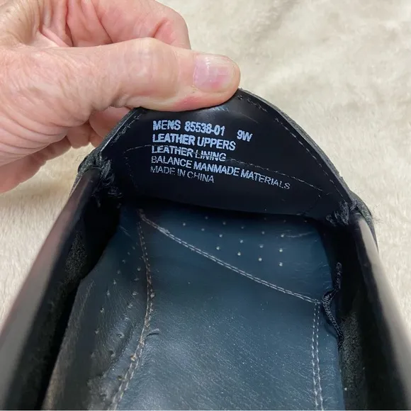 NUNN BUSH Black slip on loafers size 9W