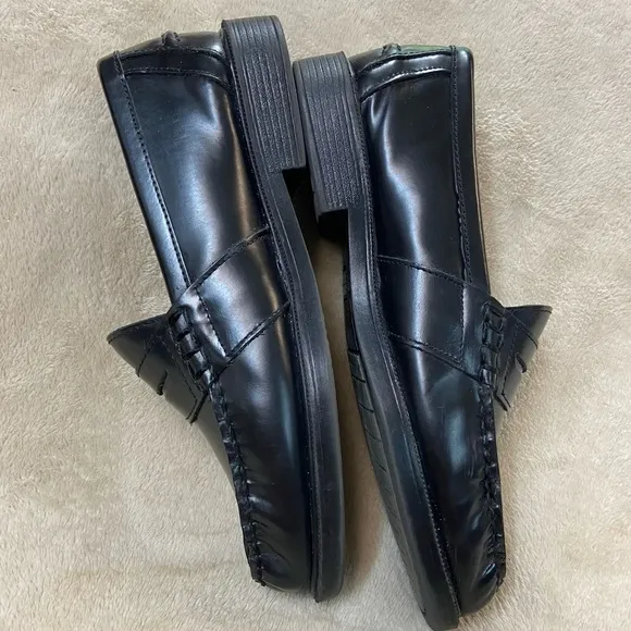 NUNN BUSH Black slip on loafers size 9W