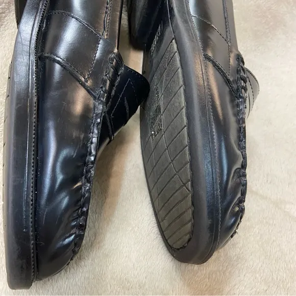 NUNN BUSH Black slip on loafers size 9W