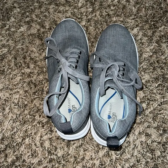 Nurse Mates Gray Canvas Sneakers Size 6.5