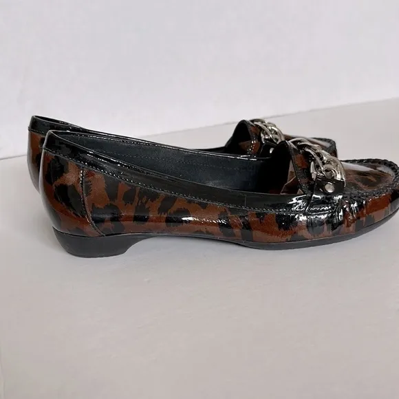 Nurture Leopard Print Patent Leather Chain Detail Slip On Loafers Size 8.5 NWOT
