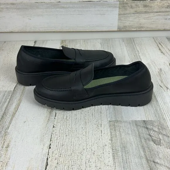 NWOB Childrenchic kids Sz 4 black leather school treated loafers slip on