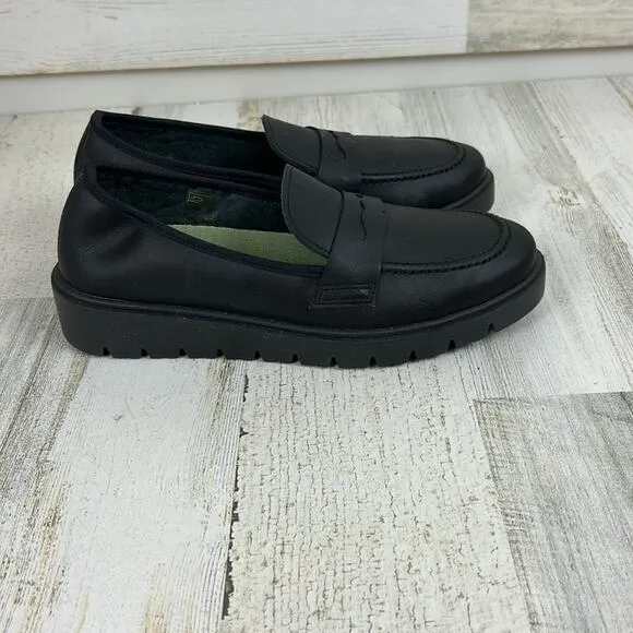 NWOB Childrenchic kids Sz 4 black leather school treated loafers slip on