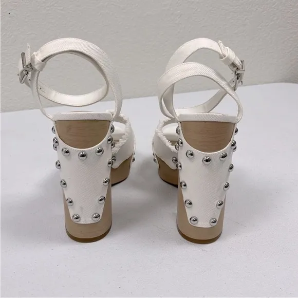 NWOB Gianni Bini DANNIJO Daisy Denim Studded Platform Sandals Size 8.5 M