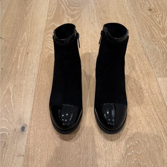 NWOB Valdini Mick Black Waterproof Patent Leather Cap Toe Ankle Boots, Size 7.5.