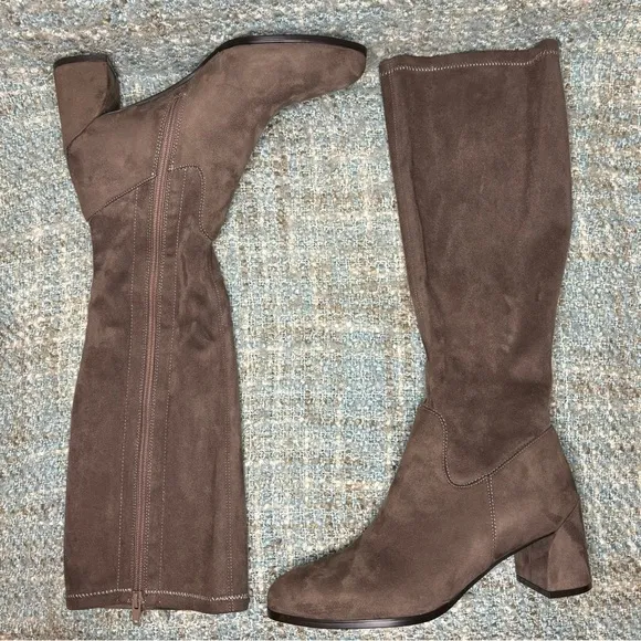 NWOB - VANELi Women's Caissy Knee-High Heeled Boots in Black Stretch Suede