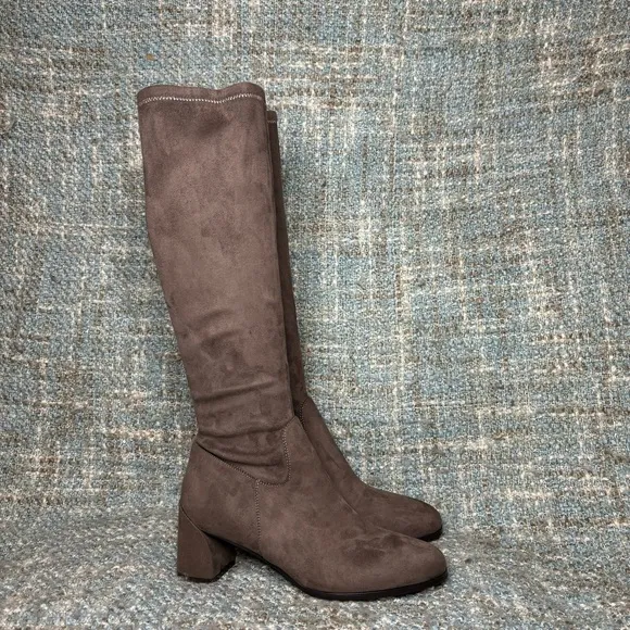 NWOB - VANELi Women's Caissy Knee-High Heeled Boots in Black Stretch Suede