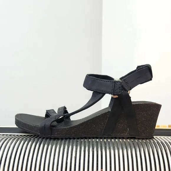 NWOT- AWESOME TEVA BLACK LEATHER STRAPPY YSIDRO CORK WEDGE SANDALS SIZE 8