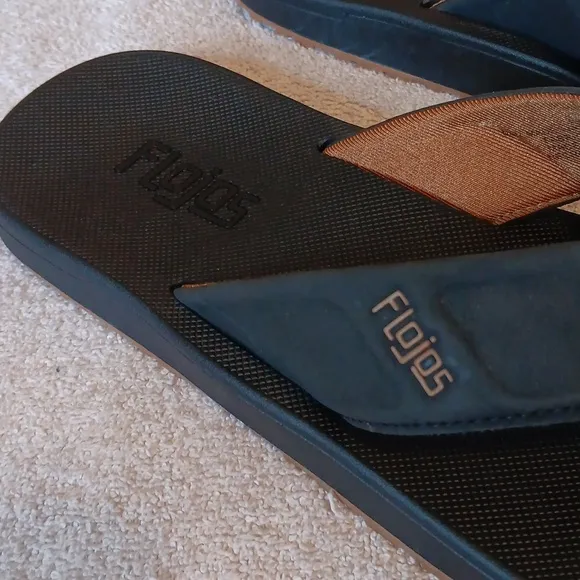NWOT Flojos Men's Ultimate Comfort Thong Sandals