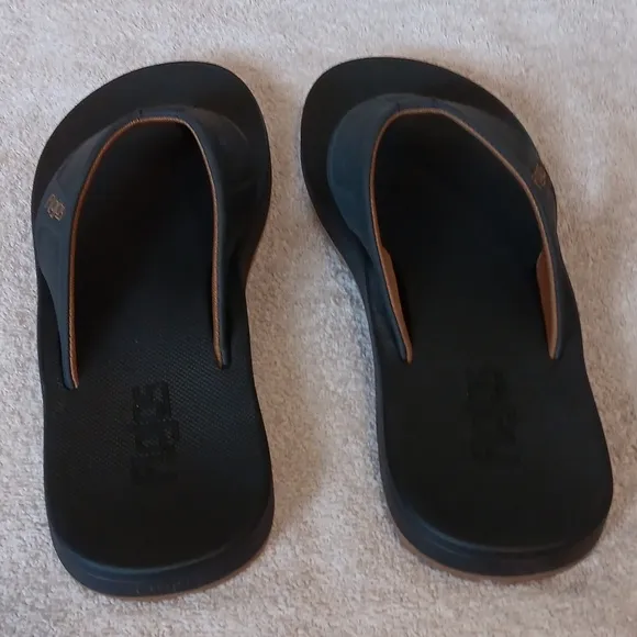 NWOT Flojos Men's Ultimate Comfort Thong Sandals