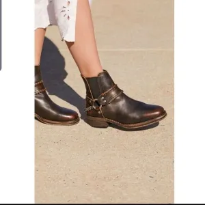 NWOT Free People Stony Desert boots sz 36
