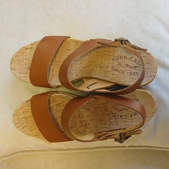 NWOT Kork-Ease tan Platform Sandals size 9