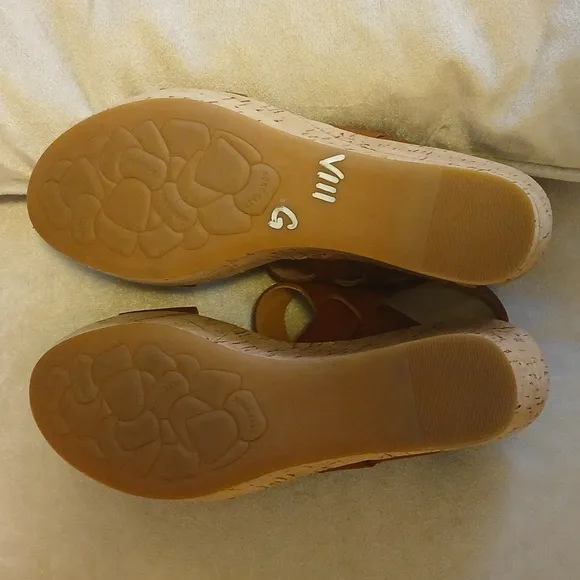NWOT Kork-Ease tan Platform Sandals size 9