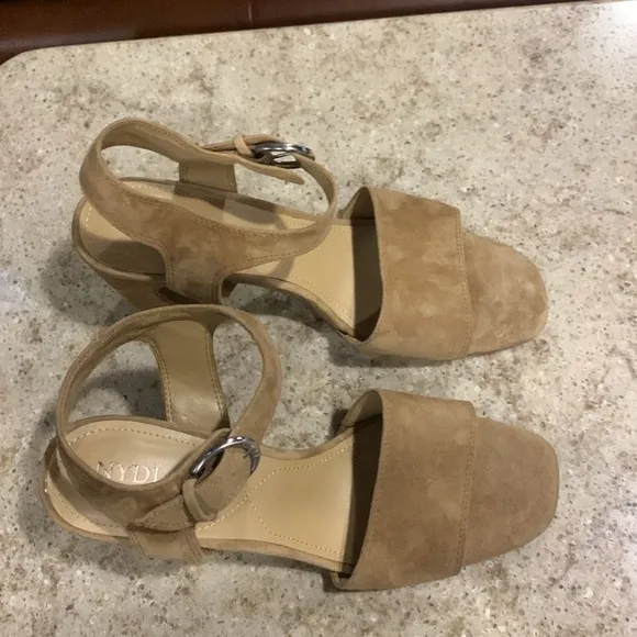 NWOT NYDJ Liz Suede Sandals in Saddle Color Size 9.5