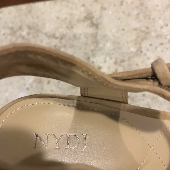 NWOT NYDJ Liz Suede Sandals in Saddle Color Size 9.5