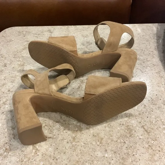 NWOT NYDJ Liz Suede Sandals in Saddle Color Size 9.5