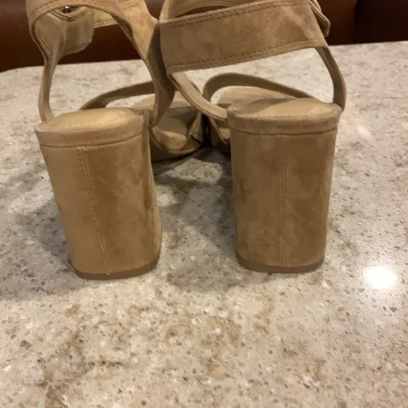 NWOT NYDJ Liz Suede Sandals in Saddle Color Size 9.5