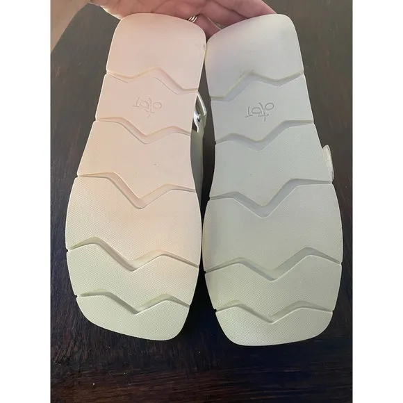 NWOT! OTBT White &quot;Assimilate&quot; Platform Wedge Sandal Size 10 Off the Beaten Track