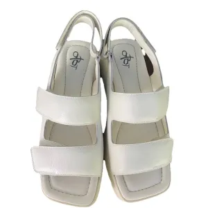 NWOT! OTBT White &quot;Assimilate&quot; Platform Wedge Sandal Size 10 Off the Beaten Track
