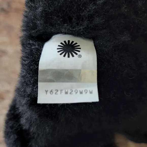 NWOT UGG Bailey Bow ll sz7