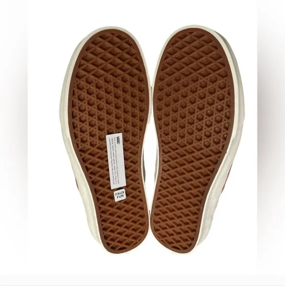 NWOT Unisex Vans Classic Slip-on Canvas Sneakers
