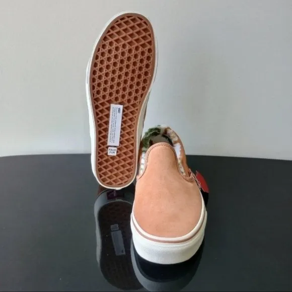 NWOT Unisex Vans Classic Slip-on Canvas Sneakers