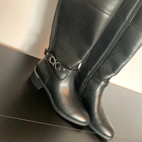 NWOT Women's Daphny Pointy Toe Block Heel Casual Regular Boots