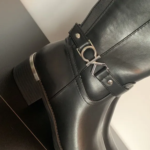 NWOT Women's Daphny Pointy Toe Block Heel Casual Regular Boots