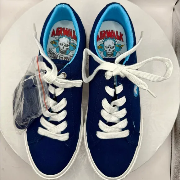 NWT Airwalk Warning Unisex Sneakers Blue Graphic Mens Size 7 Women’s Size 8.5