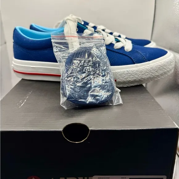 NWT Airwalk Warning Unisex Sneakers Blue Graphic Mens Size 7 Women’s Size 8.5