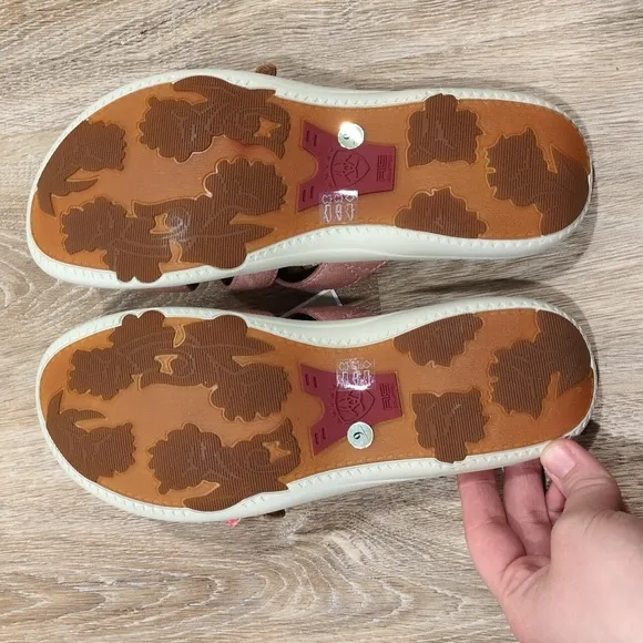 NWT Ariat Mesquite Women's Pink Deertan Sandals Size 9 B 👡
