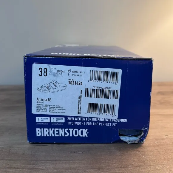 NWT Arizona Birkenstock Sandals with Soft Footbed in Almond