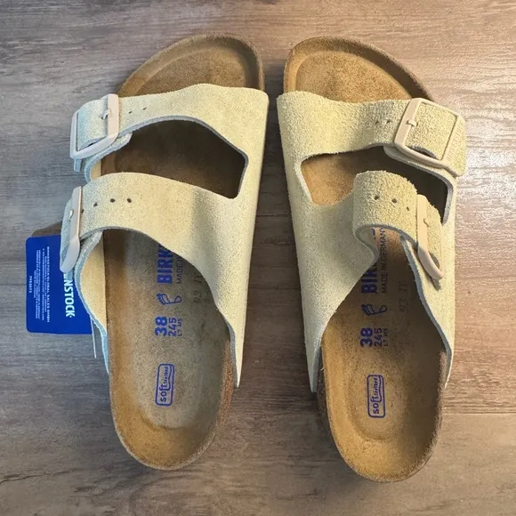 NWT Arizona Birkenstock Sandals with Soft Footbed in Almond