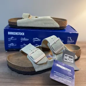 NWT Arizona Birkenstock Sandals with Soft Footbed in Almond