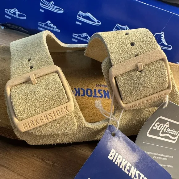 NWT Arizona Birkenstock Sandals with Soft Footbed in Almond