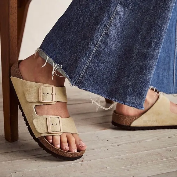 NWT Arizona Birkenstock Sandals with Soft Footbed in Almond