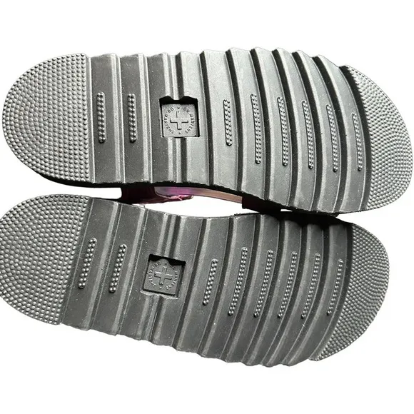 NWT Dr. Martens Junior Klaire Pink Glitter Sandals. Sz: 6